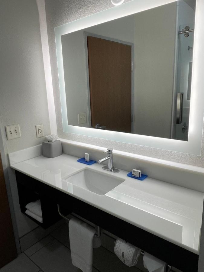 Holiday Inn Express Hotel & Suites Las Vegas By Ihg מראה חיצוני תמונה